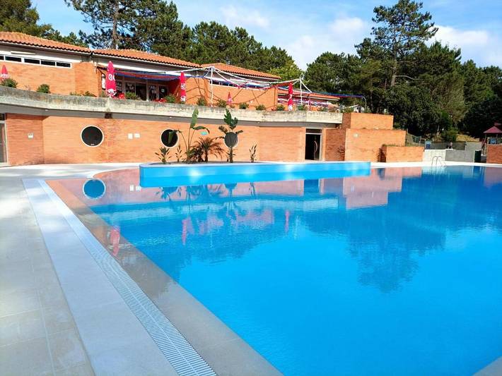 Caravan with shared bathroom in Foz do Arelho, Leiria distrito