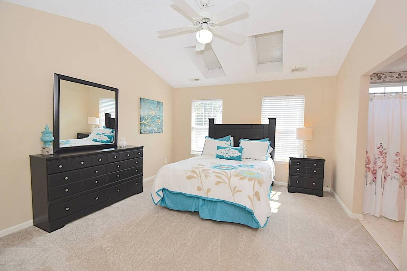 ♥️Coastal Getaway♥️~Large Clean-n-Cozy 3Bdrm Home in Virginia Beach