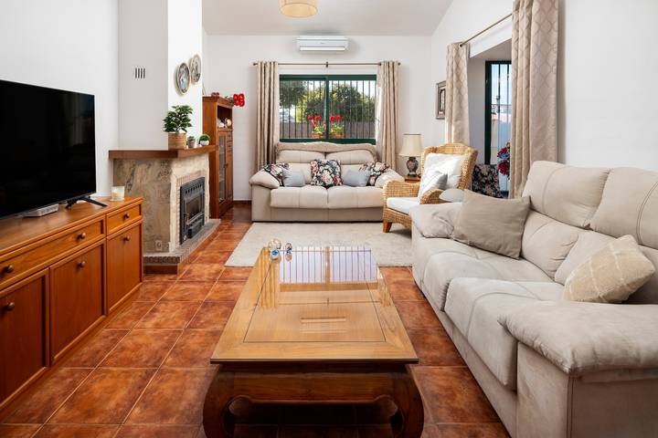 Holiday Home 'Palmera' with Mountain View, Private Pool and Wi-Fi in Alcaucín, Cordillera Penibética