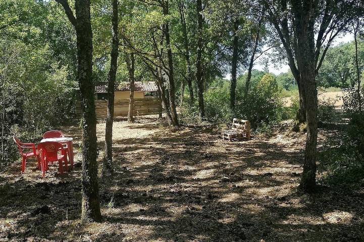 Location de vacances pour 2 personnes, avec Piscine à Saint-Aubin-de-Nabirat