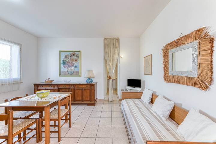 Appartamento intero, Appartamento 'Trande' con Balcone, Wi-Fi e Aria Condizionata in Leuca, Castrignano del Capo