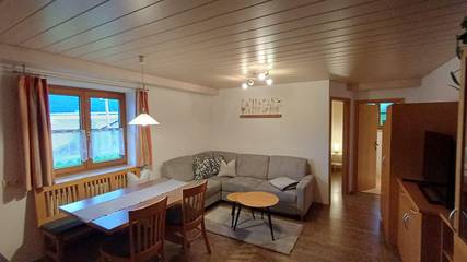 Ferienwohnung für 3 Personen, mit Garten und Pool in Rettenberg