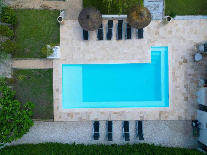 Chalet para 15 personas, con vistas además de piscina y jardín - 1