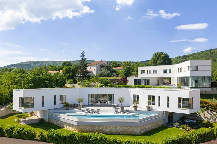 Villa für 24 Personen, mit Pool und Sauna sowie Garten - 1
