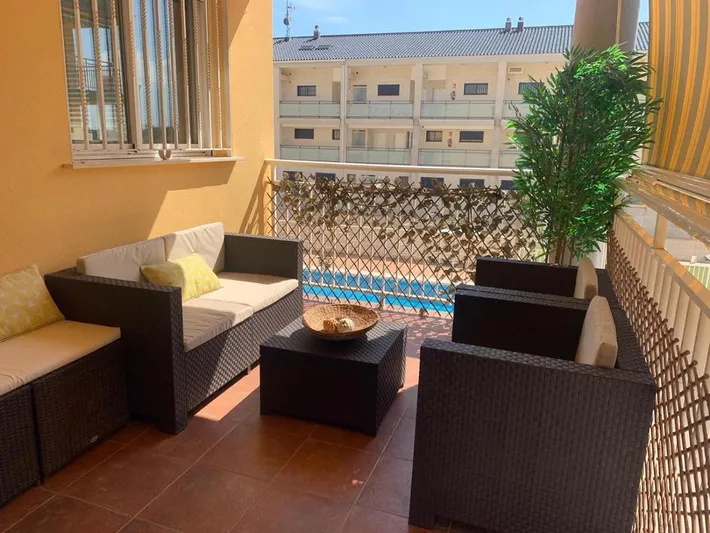 Apartamento de vacaciones para 8 personas, con vistas además de piscina y balcón - 1