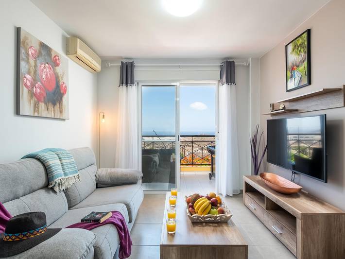 Gîte pour 4 personnes, avec Balcon et Vue sur l’océan ainsi que Jardin et Piscine dans Cho