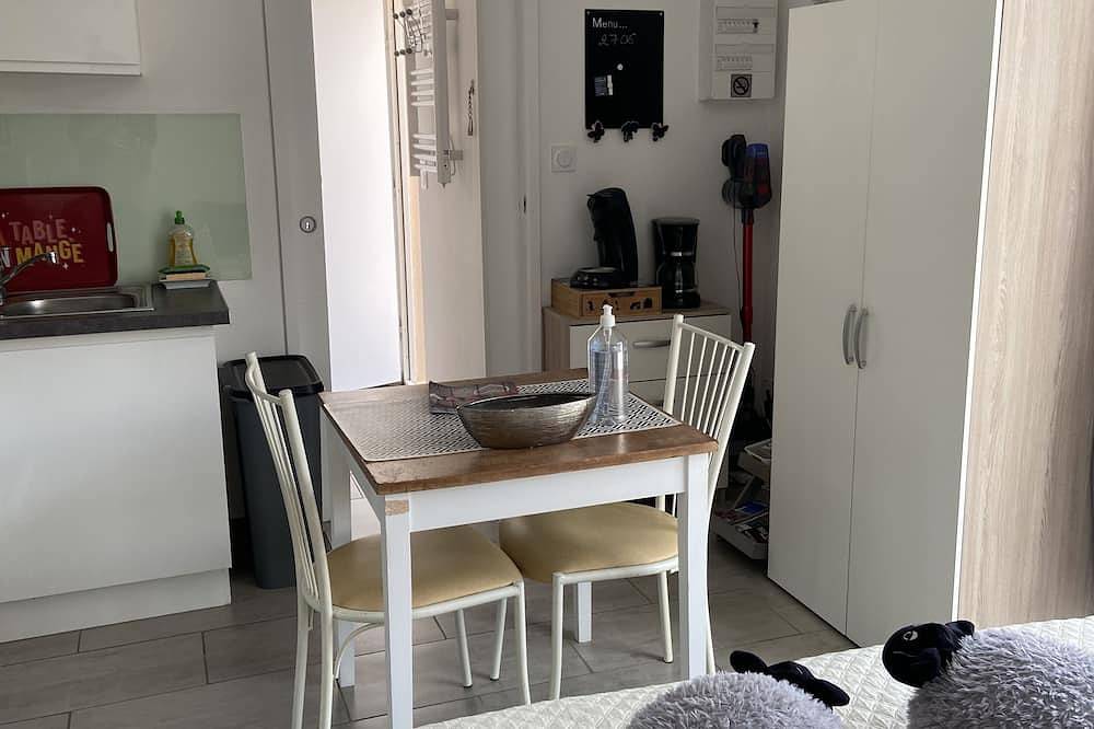 Apartamento entero, 100% self-contained studio at the foot of the Dentelles de Montmirail in Violès, Vaucluse