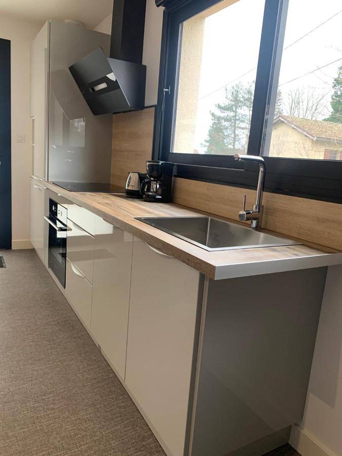 Location de vacances pour 2 personnes, avec vue et terrasse à Villette-sur-Ain - 2