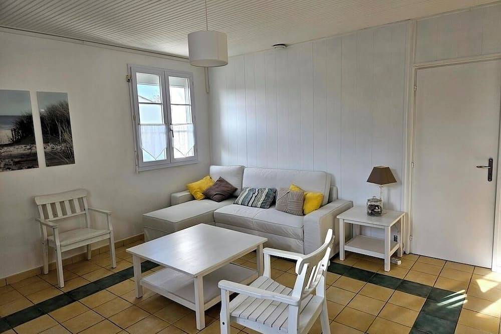Maison, proche plages et commerces, avec jardin clos. Animaux acceptés. in Brem-sur-Mer, Vallée de la Loire