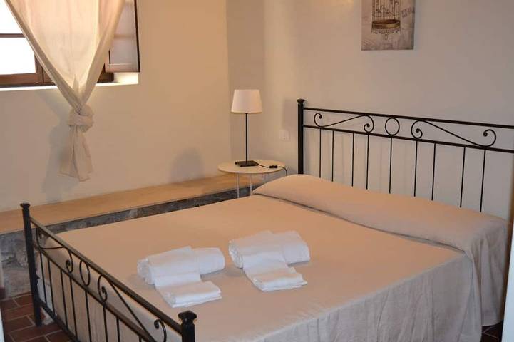 Appartamento intero, Trilocale con Balcone in Borgo Medievale con piscina,tennis, vicino al mare in Campiglia Marittima, Costa degli Etruschi