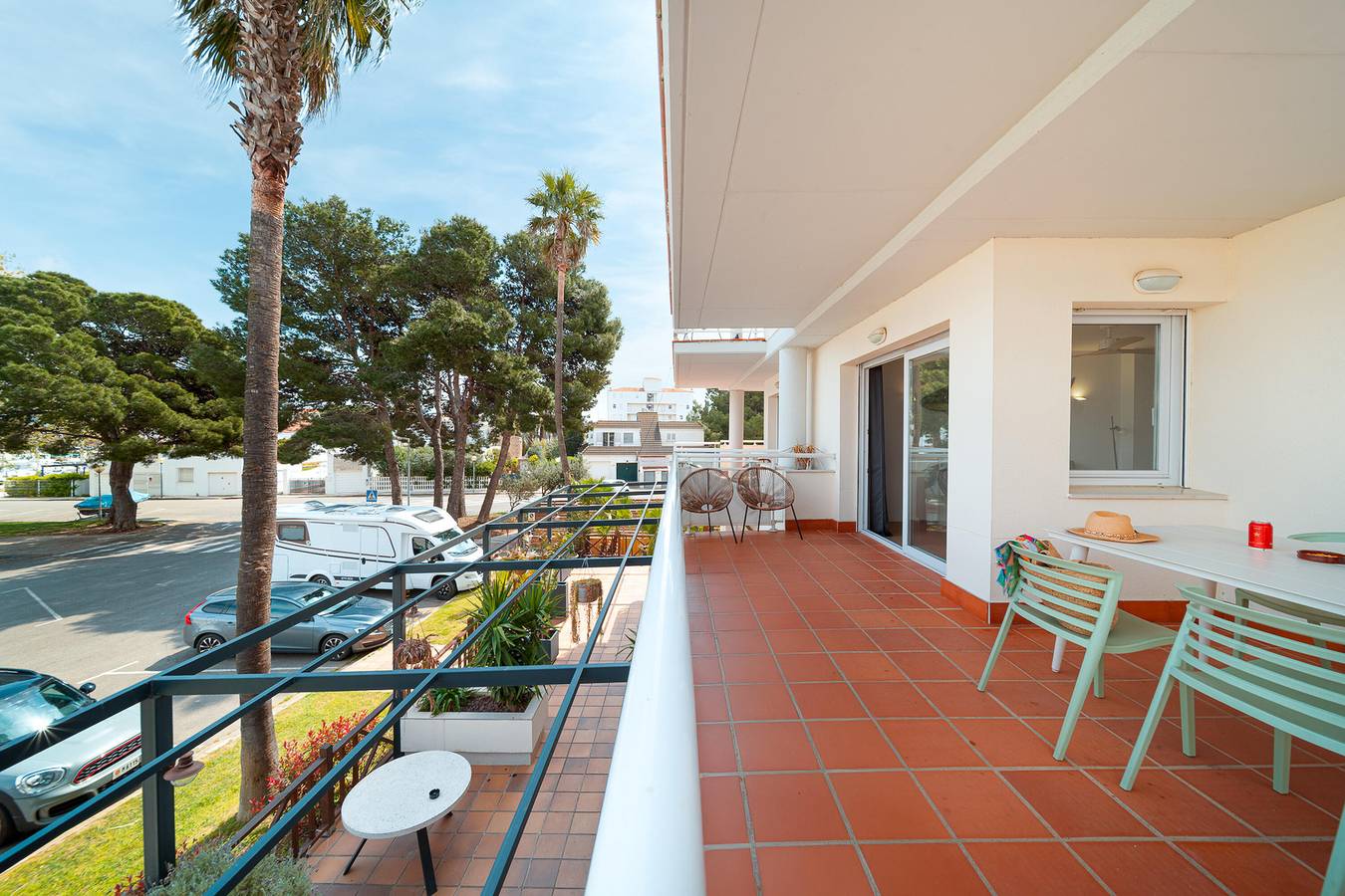 Entire apartment, Bright first-floor apartment with seasonal pool in Santa Margarida, Roses