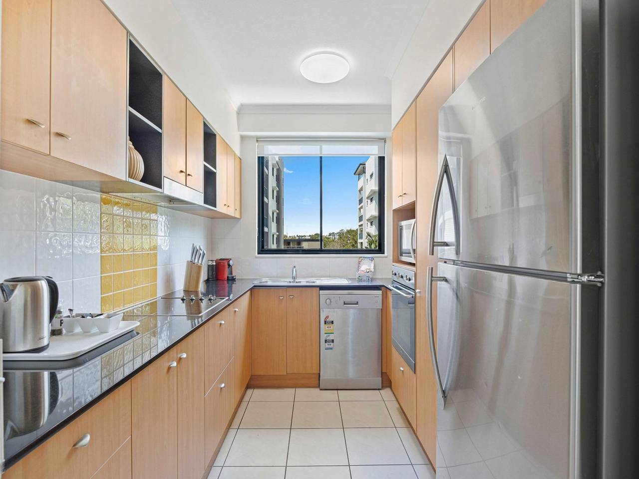 Hel lejlighed, Beachside 2-Bed with Pools, Gym, Bbq and Parking in Alexandra Headland, Sunshine Coast