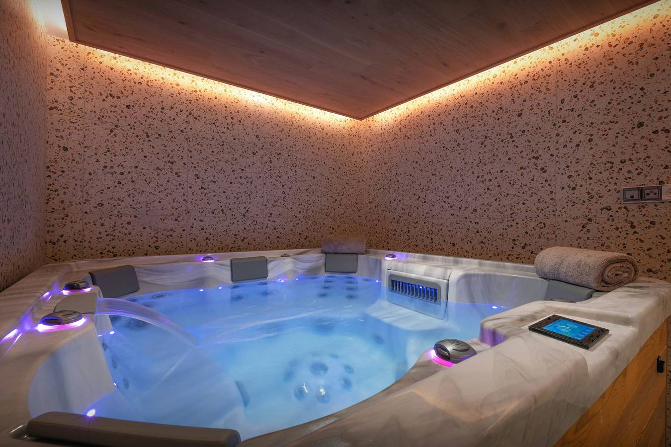 4 star chalet for 11 (9 adults) -sauna, hot tub, home cinema - Ovo Network in Le Grand-Bornand, Annecy und Umgebung