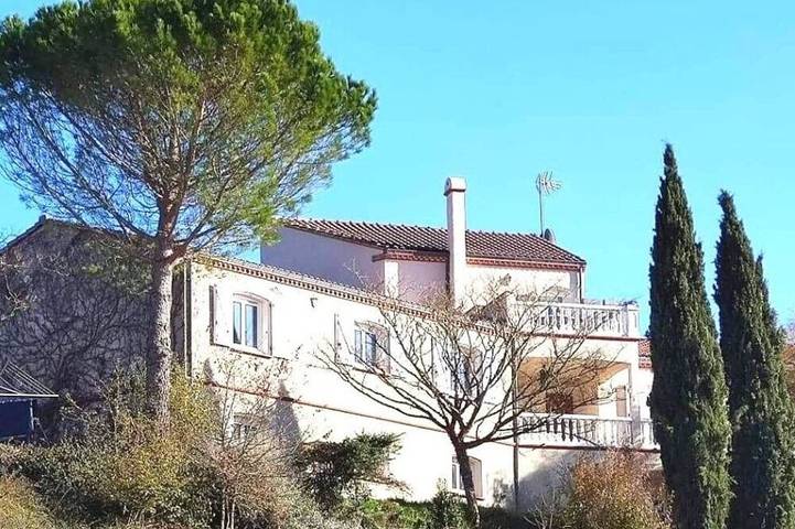 Gîte pour 6 personnes, avec piscine et jardin à Algans