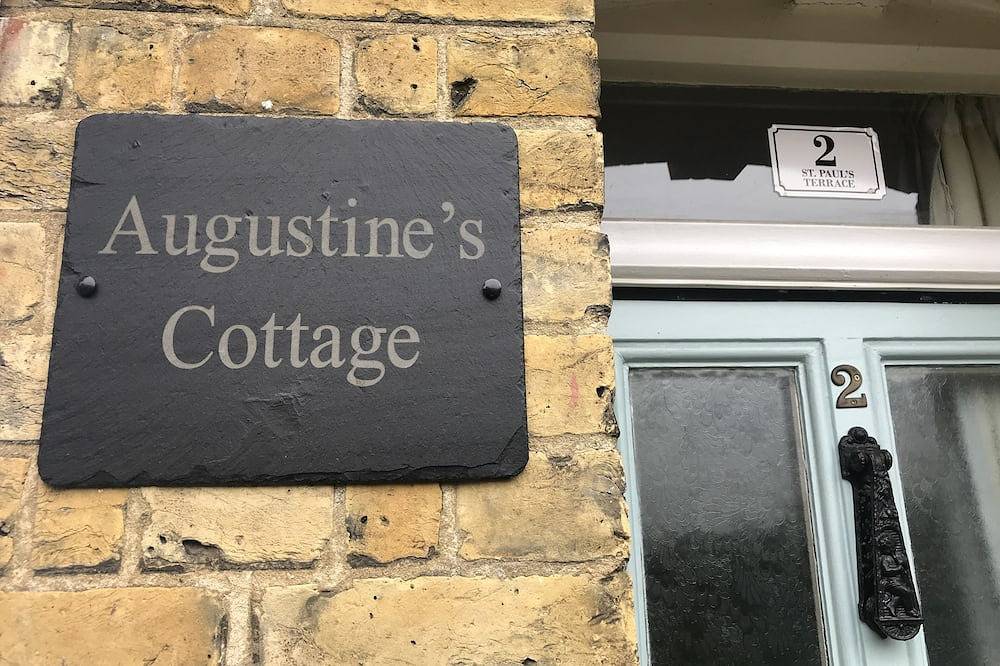 Charming 2 bed cottage in the heart of Canterbury with parking nearby in Kent