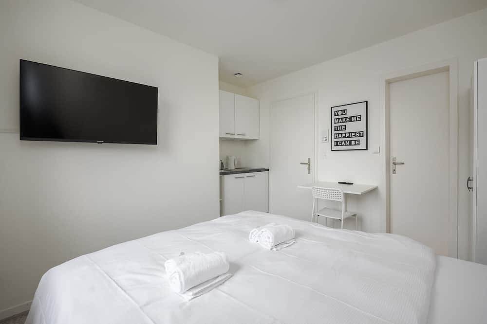 Ganze Wohnung, Urban Oasis with Queen Bed and City View (Be-42) in Zürich, Bezirk Zürich