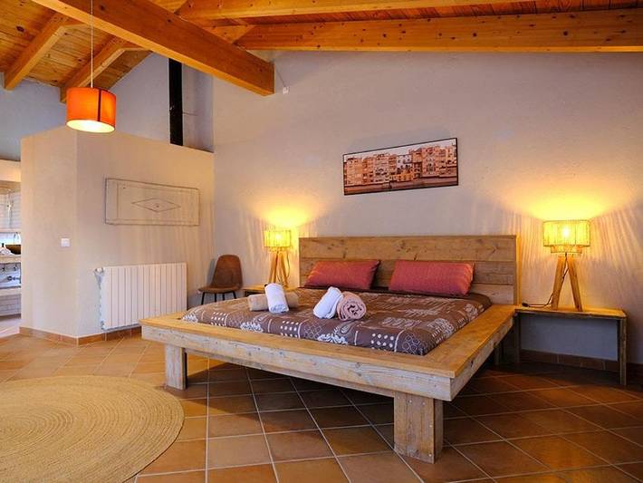 Apartamento de vacaciones para 16 personas, con vistas además de jardín y piscina, Se admiten mascotas en Garrotxa - 3