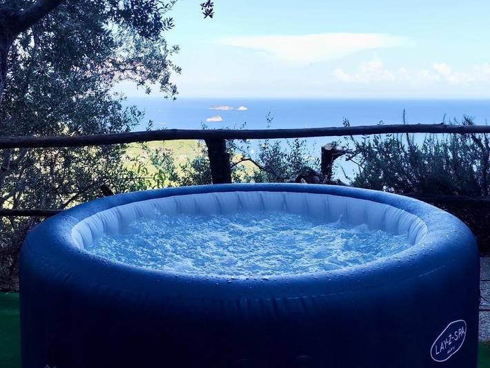 Ferienhaus für 4 Personen, mit Whirlpool und Terrasse sowie Garten und Ausblick