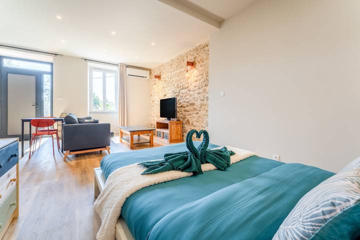 Geheel appartement, Vakantiehuis 'La halte provençale - Cocooning' met privéterras, wifi en airco in Châteaurenard, Arles en omgeving