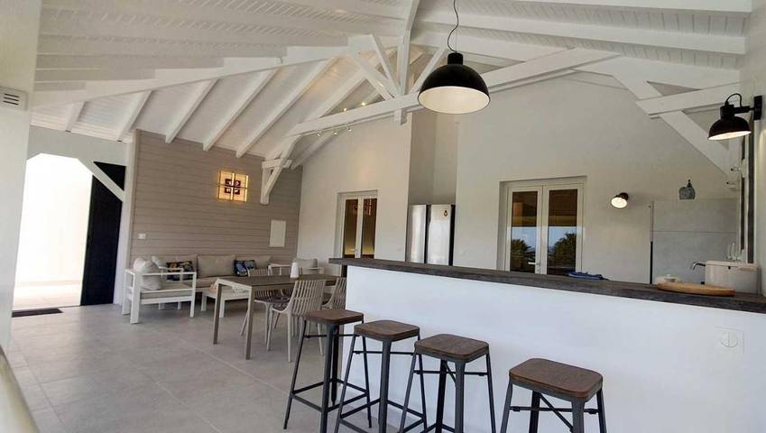 Location de vacances pour 4 personnes, avec balcon et vue ainsi que jardin et piscine dans Plage Leroux - 4