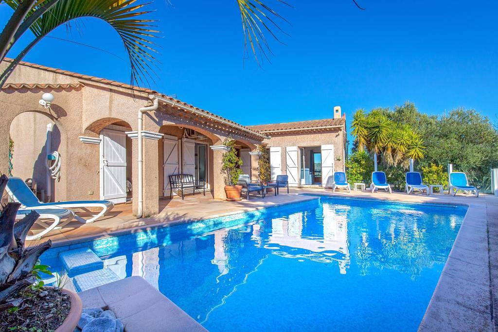 Lovely holiday home with private pool and air conditioning in Les Adrets-de-l'Estérel, Massif de l'Esterel