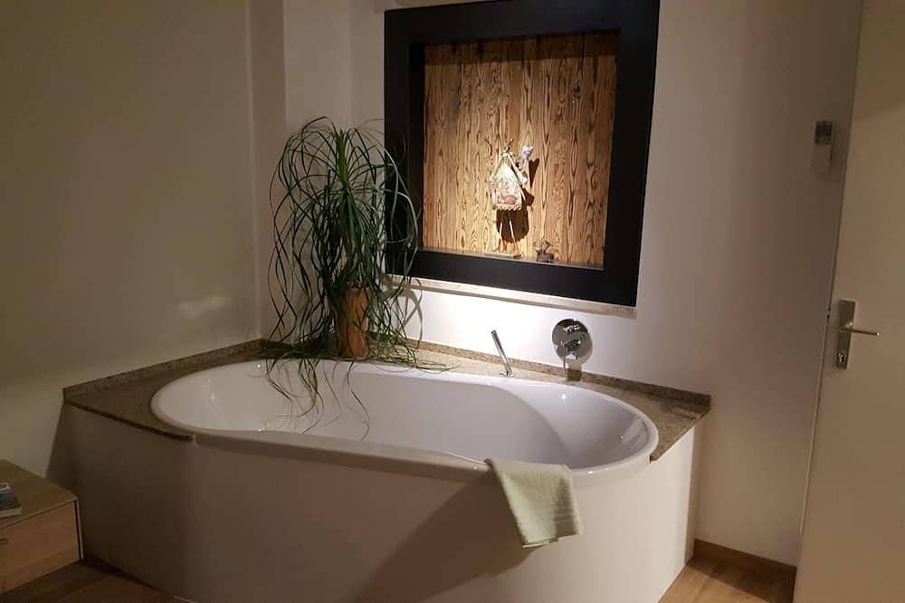 Ganze Wohnung, Above the roofs of Lana - Green Apartment - via Dolce Vita in Oberlana, Lana