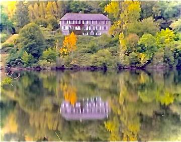 Chambre d’hôte pour 2 personnes, avec vue et jardin ainsi que vue sur le lac et terrasse, animaux acceptés dans Saint-Merd-de-Lapleau