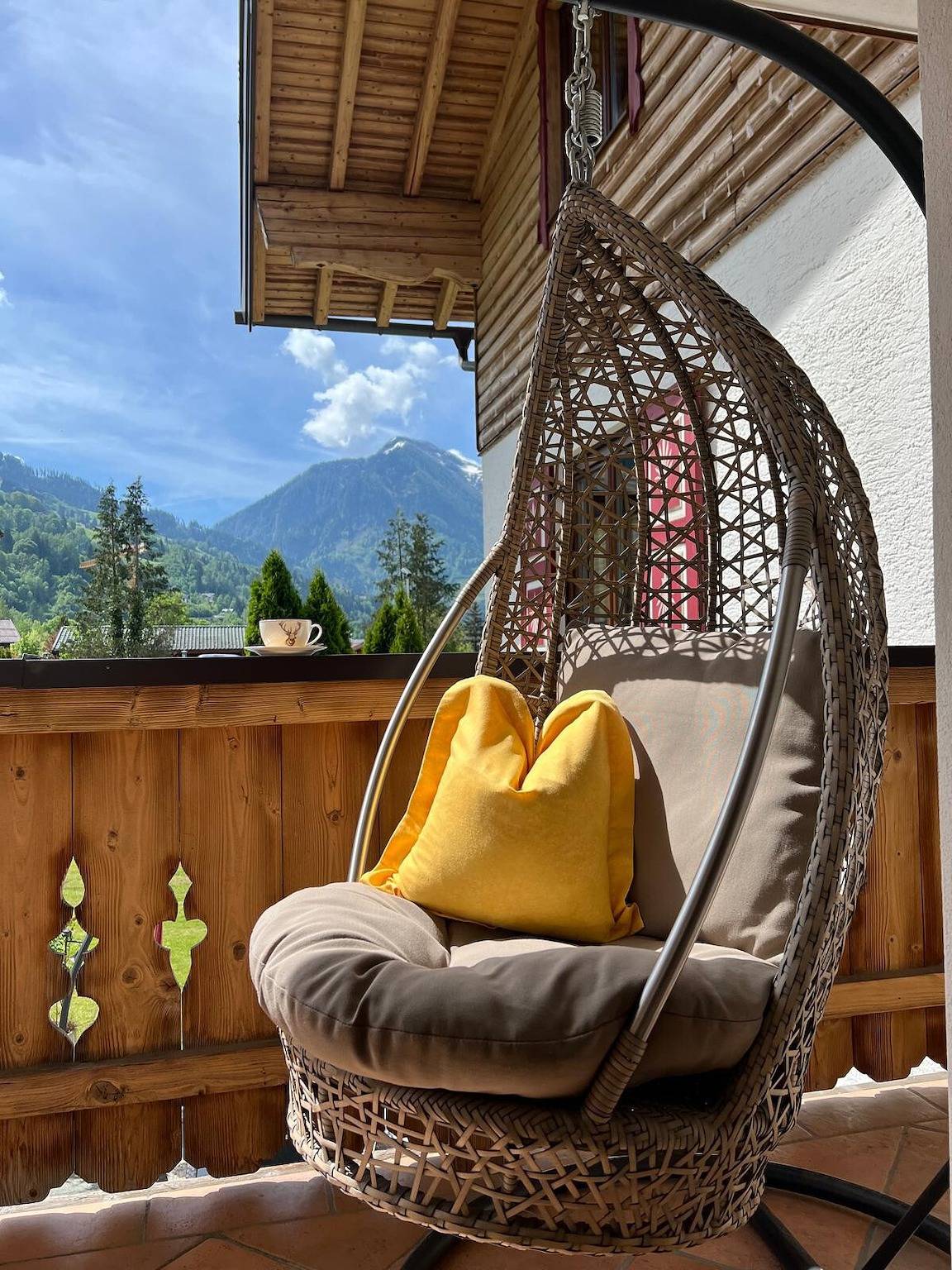 Entire apartment, Apartment 'Frauenmantel Mit Extra Doppelzimmer' with Mountain View, Shared Pool and Wi-Fi in Sankt Johann im Pongau, Ski Amadé