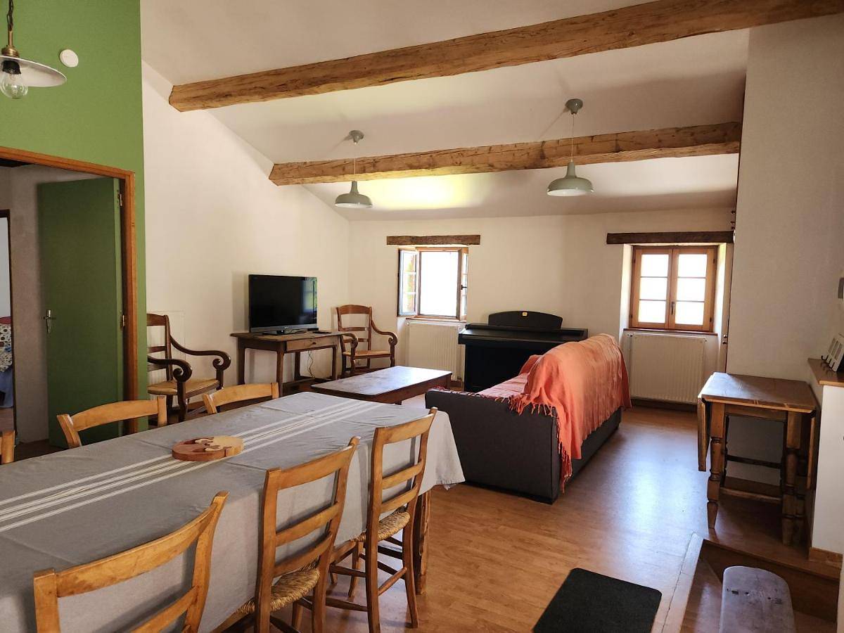 Appartement entier, Two-Bedroom Apartment in Compeyre, Parc naturel régional des Grands Causses