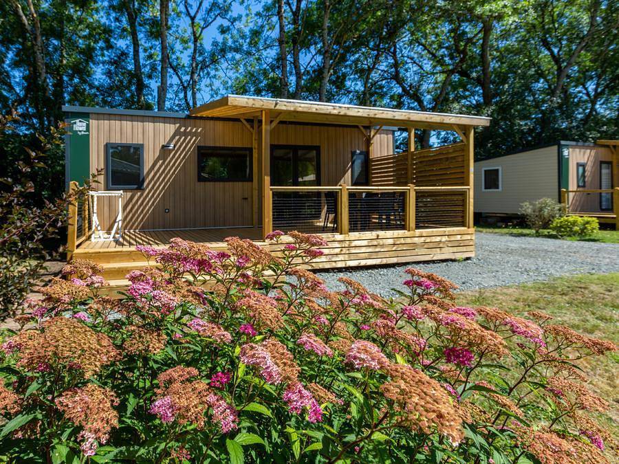 Flower Camping  Les Granges - Mobilhome 6 personnes - Homeflower Premium 35m² (3 chambres) + terrasse couverte in Luynes, Région de Tours