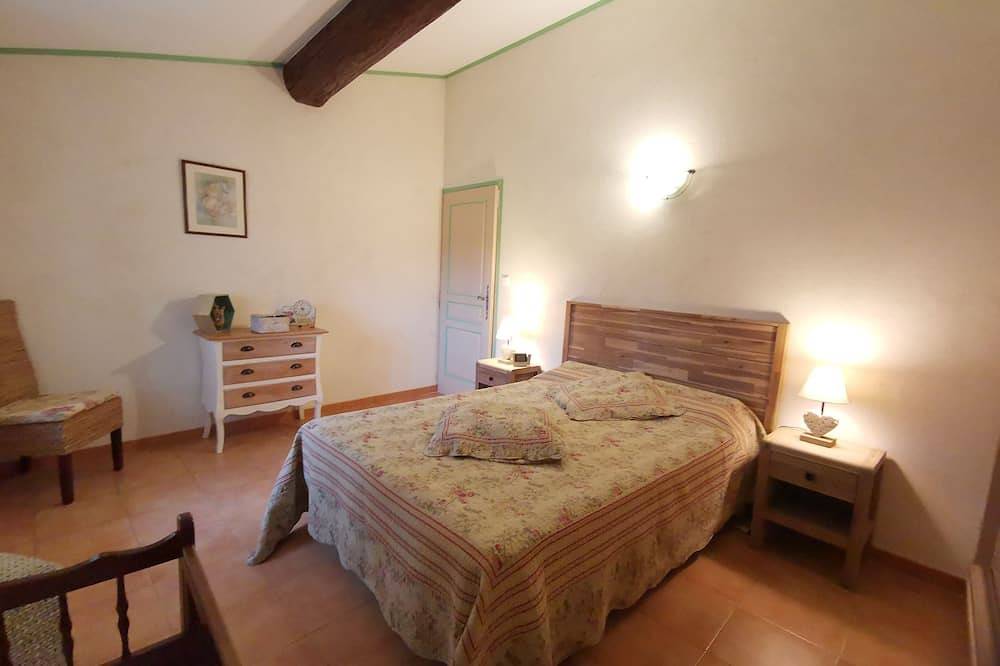 Charmantes Ferienhaus auf dem Land zwischen St Rémy de Provence und Avignon in Eyragues, Arles und Umgebung
