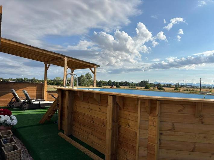 Location de vacances pour 5 personnes, avec jardin ainsi que vue et bassin pour enfant dans Villeneuve-les-Cerfs