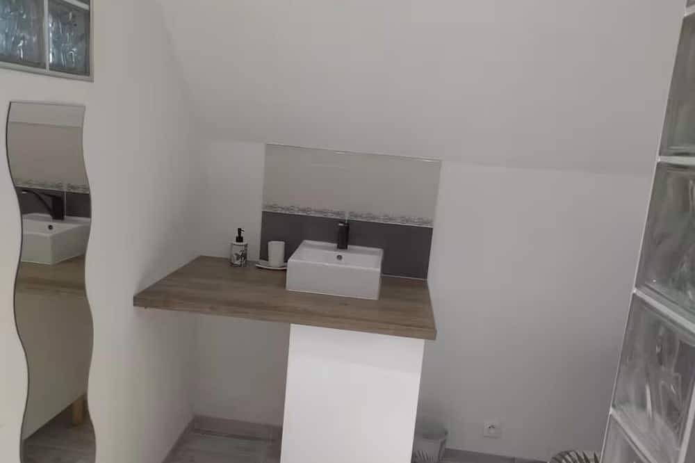 Appartement entier, Appartement tout comfort avec accès jardin et salle de de musculation in Mardié, Vallée de la Loire