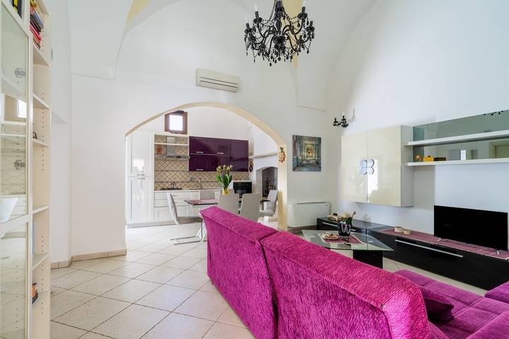 Entire apartment, Apartment 'La Casa Di Lena' with Private Terrace, Wi-Fi and Air Conditioning in Spongano, Lecce Province
