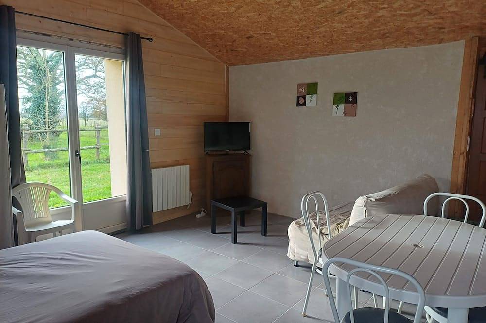 Entire apartment, 2-seater studio near Puy du Fou in Bressuire, Deux-Sèvres