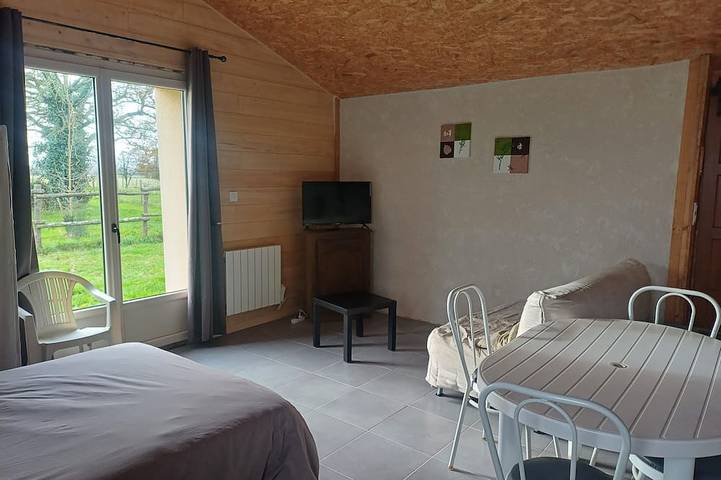 Apartamento entero, 2-seater studio near Puy du Fou in Bressuire, Deux-Sèvres