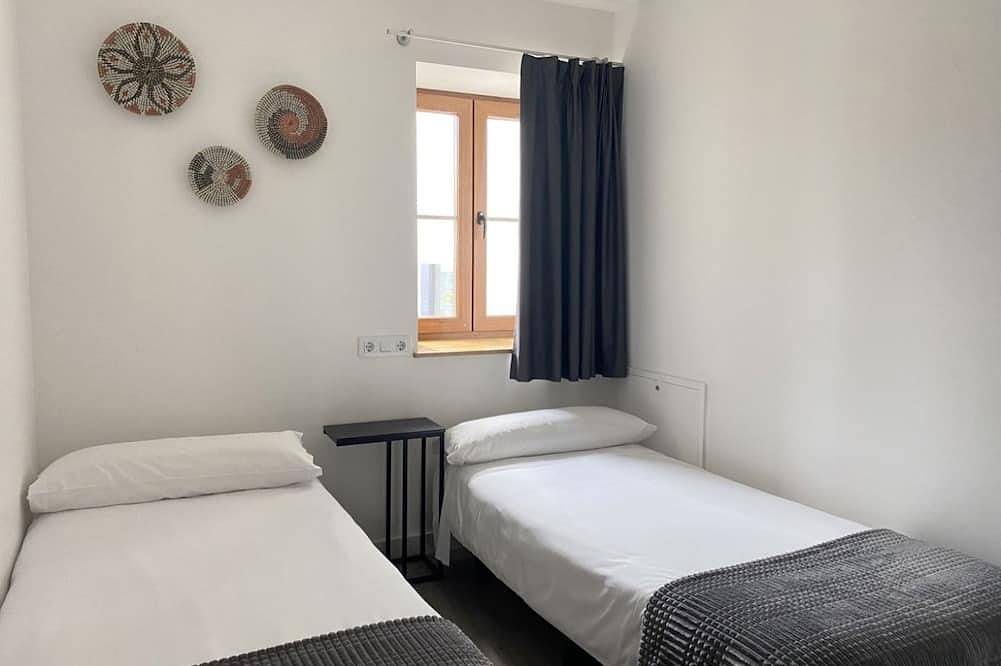 Appartement entier, Family apartment with private garden and views of the main garden. in Villaverde de Pontones, Ribamontán al Monte