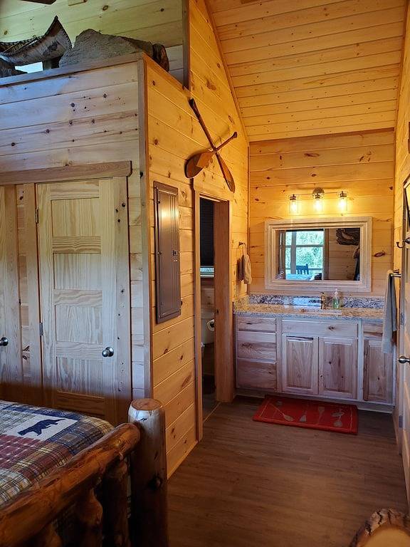 Private Cabin • Hot Tub • 2 Kings in Jackson County