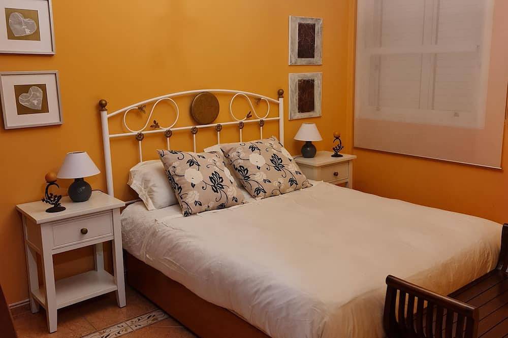 A Balcony Overlooking the Atlantic Ocean: Villa, Garden, and Endless Views (S/C La Palma) in Breña Alta, La Palma Sud