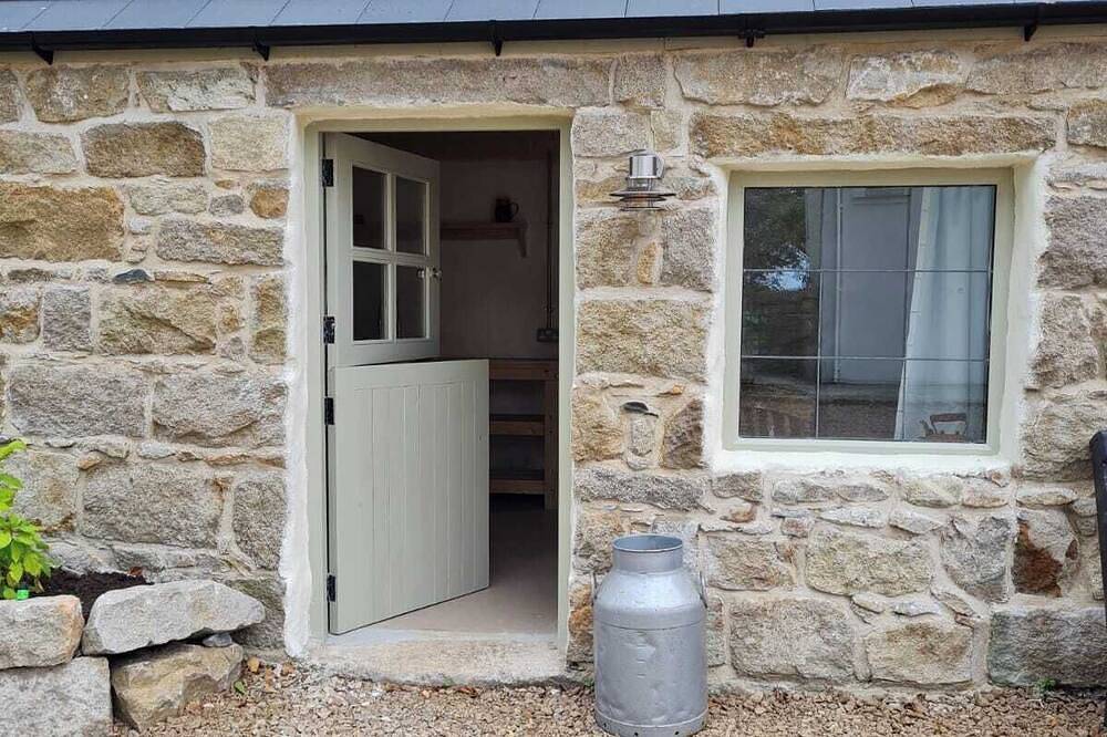 Cosy Couples Retreat at The Coop with Hot-Tub in County Down