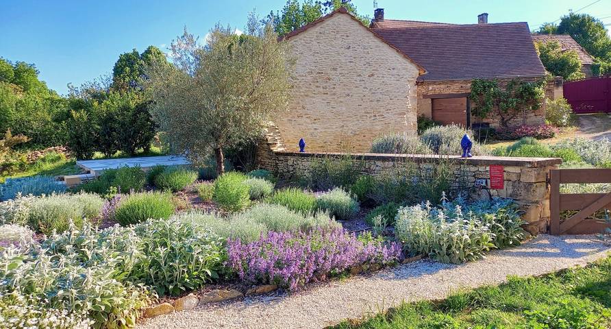 Gîte pour 8 personnes, avec terrasse ainsi que piscine et jardin à Sarlat-la-Canéda - 4