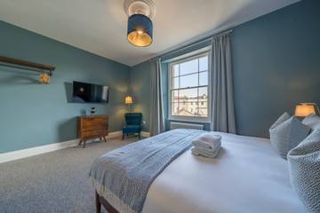 Vacation Rental for 8 Guests in Bristol, South West England, Picture 3