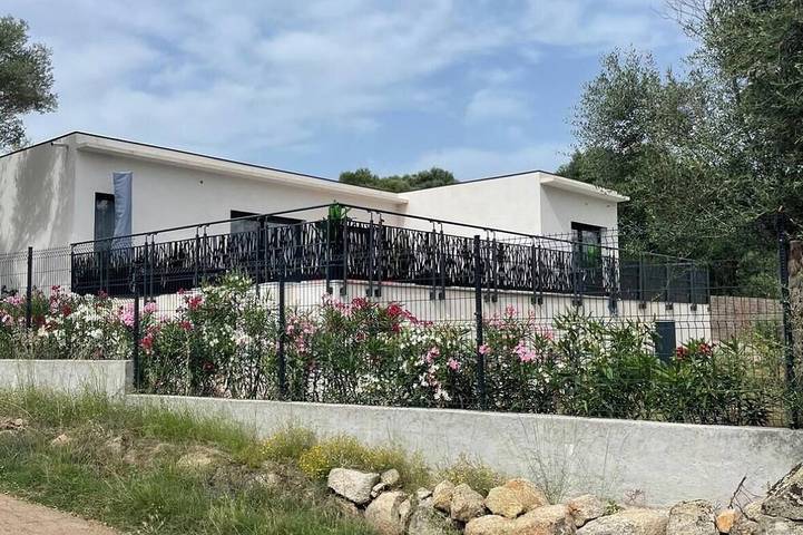 Maison de vacances pour 6 personnes, avec balcon et jardin à Figari