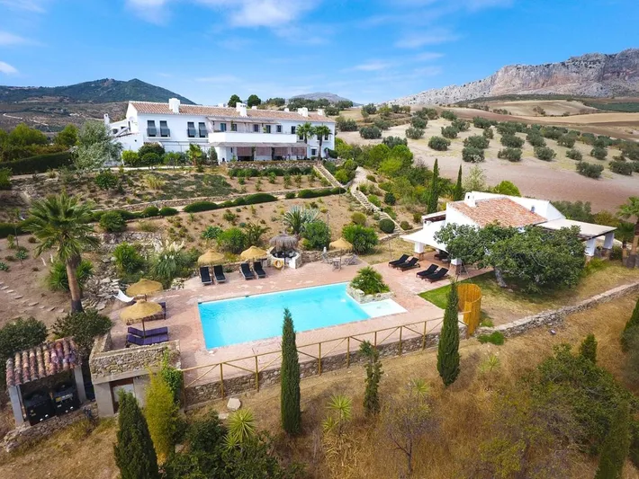 Alojamiento y desayuno para 2 personas, con jardín además de vistas y piscina - 1