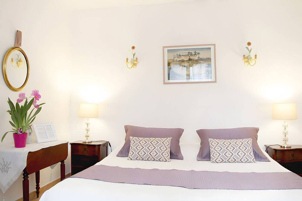 Bed and Breakfast 'Lou Souleù' con terraza compartida, Wi-Fi y aire acondicionado in Le Rouret, Region de Cannes