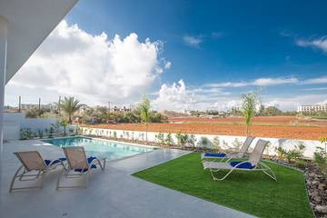 Holiday Rental for 7 People in Protaras, South Cyprus, Photo 1