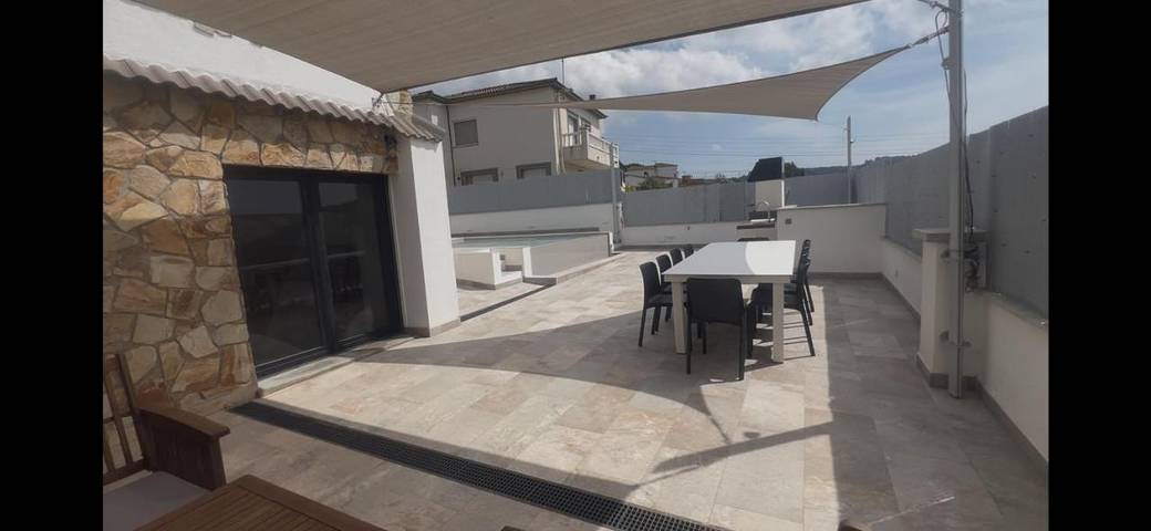 Chalet para 10 personas, con piscina para niños y piscina además de jardín y vistas en Alt Penedès - 3