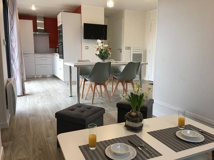 Gîte pour 4 personnes, avec terrasse à Lhommaizé