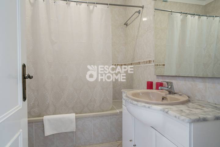 Location de vacances pour 6 personnes, avec balcon ainsi que jardin et bassin pour enfant à Quarteira - 4