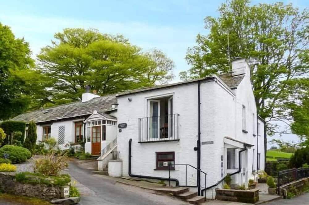 Entire apartment, Kingfisher Barn, pet friendly in Staveley in Staveley, Lake District